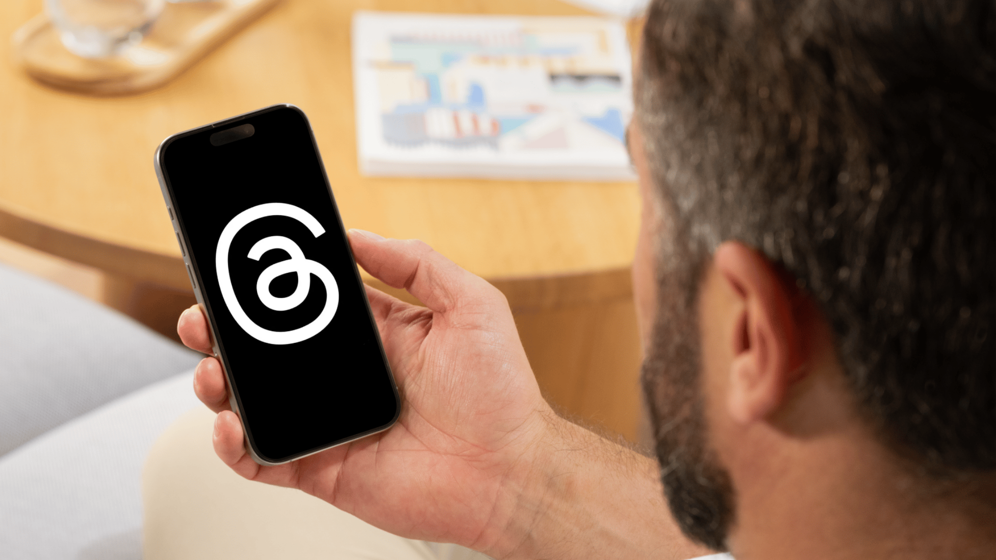 Mises à jour Threads : un onglet &lsquo;Média&rsquo; et la possibilité de taguer des personnes sur les photos